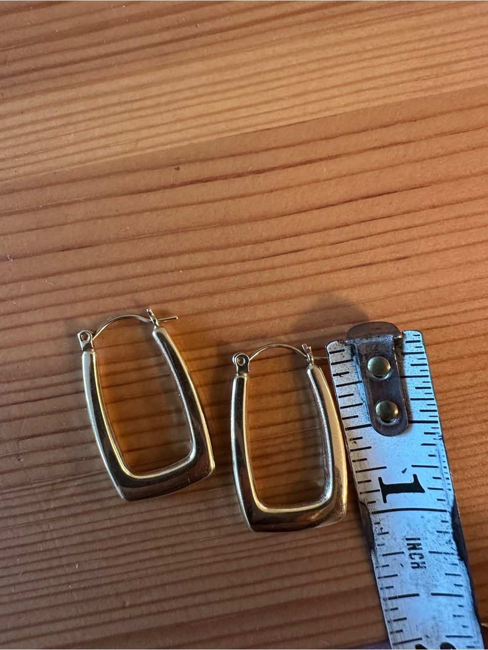 Polished 10k Gold Sculpted Geometric Hoop Earrings - Women Jewelry - Picture 4 of 4